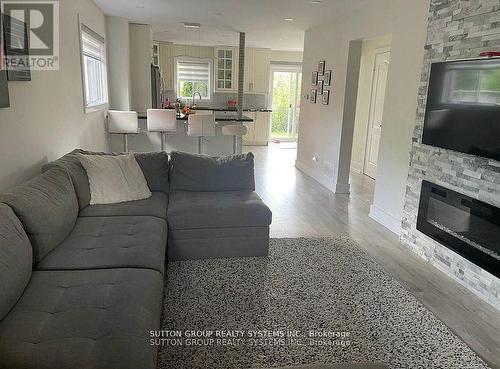 6807 Gracefield Drive W, Mississauga, ON - Indoor Photo Showing Living Room With Fireplace