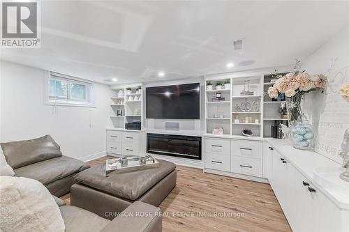 89 Holyrood Avenue, Oakville, ON - Indoor Photo Showing Living Room