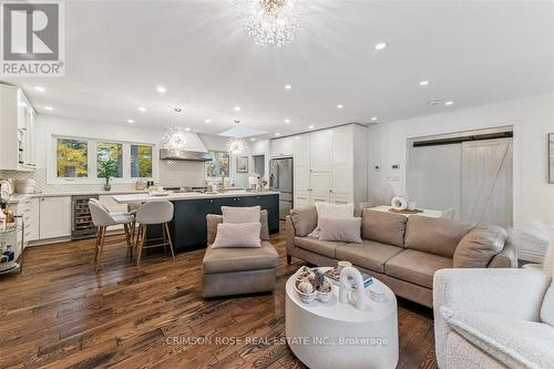 89 Holyrood Avenue, Oakville, ON - Indoor Photo Showing Living Room