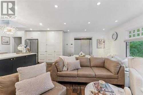 89 Holyrood Avenue, Oakville, ON - Indoor Photo Showing Living Room