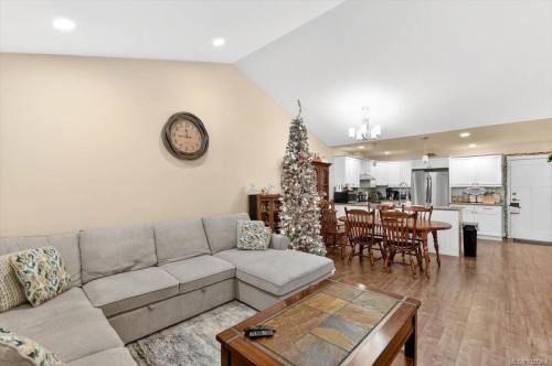 A-4626 Maitland St, Port Alberni, BC - Indoor Photo Showing Living Room