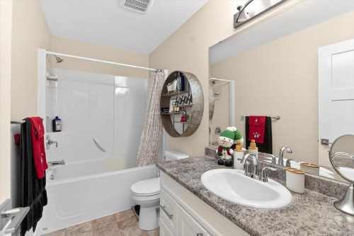 A-4626 Maitland St, Port Alberni, BC - Indoor Photo Showing Bathroom