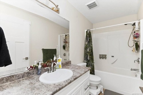 A-4626 Maitland St, Port Alberni, BC - Indoor Photo Showing Bathroom
