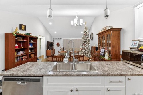 A-4626 Maitland St, Port Alberni, BC - Indoor Photo Showing Kitchen With Double Sink With Upgraded Kitchen