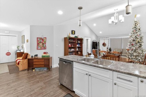 A-4626 Maitland St, Port Alberni, BC - Indoor Photo Showing Kitchen With Double Sink