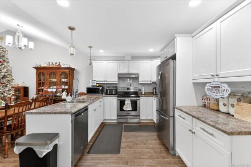 A-4626 Maitland St, Port Alberni, BC - Indoor Photo Showing Kitchen With Double Sink With Upgraded Kitchen