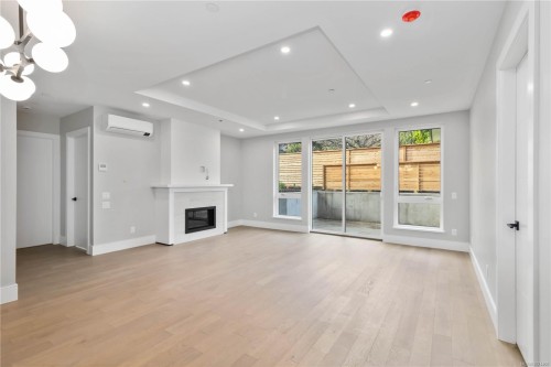 101-986 Doumac Ave, Saanich, BC - Indoor With Fireplace