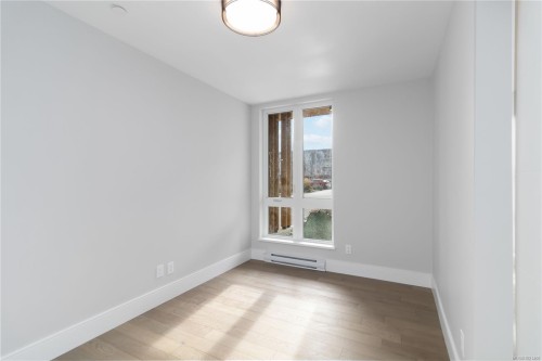 101-986 Doumac Ave, Saanich, BC - Indoor Photo Showing Other Room