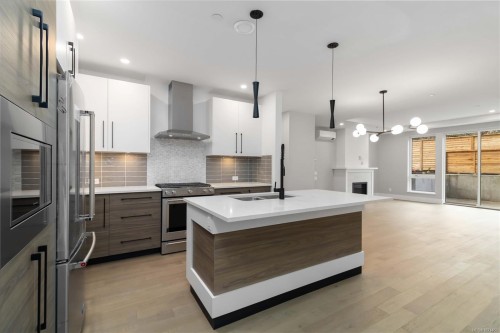 101-986 Doumac Ave, Saanich, BC - Indoor Photo Showing Kitchen With Upgraded Kitchen