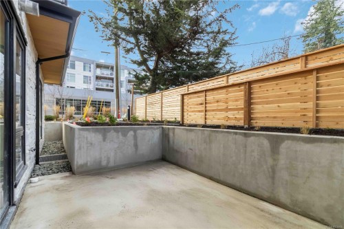 101-986 Doumac Ave, Saanich, BC - Outdoor