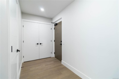 101-986 Doumac Ave, Saanich, BC - Indoor Photo Showing Other Room