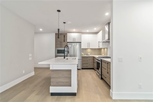 101-986 Doumac Ave, Saanich, BC - Indoor Photo Showing Kitchen With Upgraded Kitchen