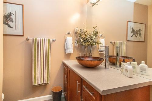 307-945 Lawrence Avenue, Kelowna, BC - Indoor Photo Showing Bathroom