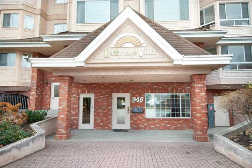 307-945 Lawrence Avenue, Kelowna, BC - Outdoor