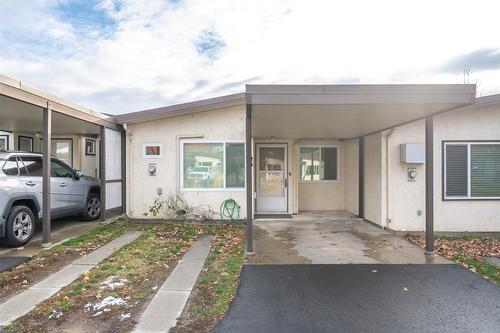 29-854 Main Street, Penticton, BC - Outdoor