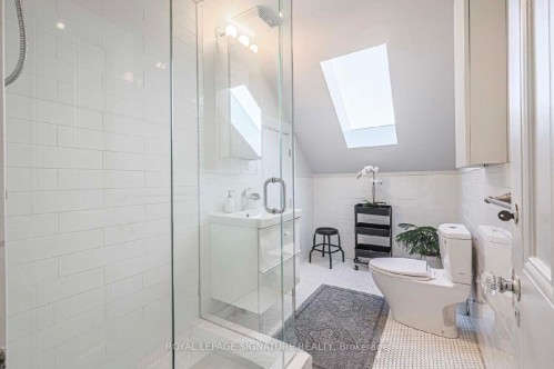 Upper-553 Euclid Avenue, Toronto, ON 