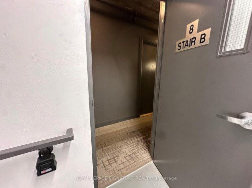 814-210 Simcoe Street, Toronto, ON - Indoor Photo Showing Other Room