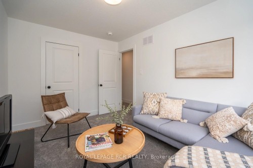 12-690 Broadway Avenue, Orangeville, ON - Indoor Photo Showing Living Room