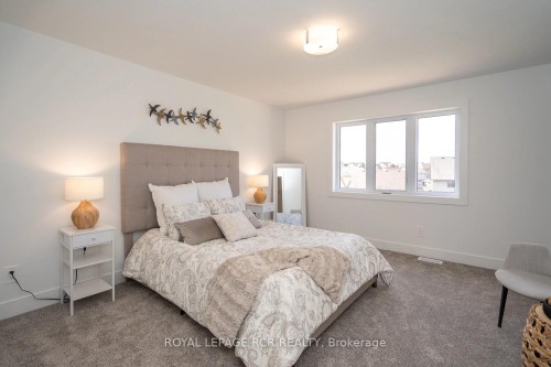 12-690 Broadway Avenue, Orangeville, ON - Indoor Photo Showing Bedroom