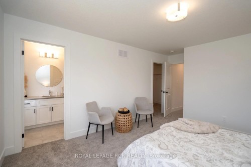 12-690 Broadway Avenue, Orangeville, ON - Indoor Photo Showing Bedroom