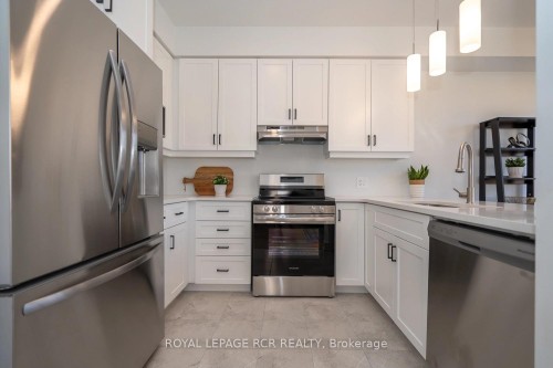 12-690 Broadway Avenue, Orangeville, ON - Indoor Photo Showing Kitchen