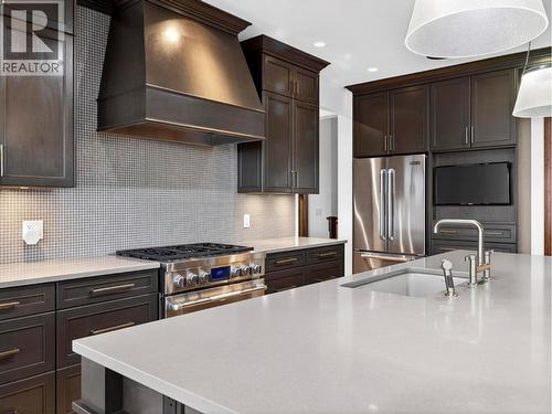 132 Sky Court, Kelowna, BC - Indoor Photo Showing Kitchen With Stainless Steel Kitchen With Upgraded Kitchen