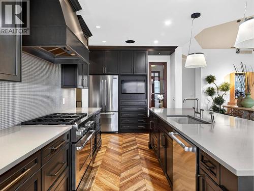 132 Sky Court, Kelowna, BC - Indoor Photo Showing Kitchen With Stainless Steel Kitchen With Upgraded Kitchen