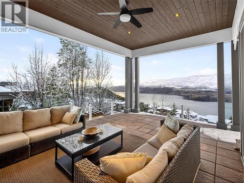132 Sky Court, Kelowna, BC - Indoor Photo Showing Living Room