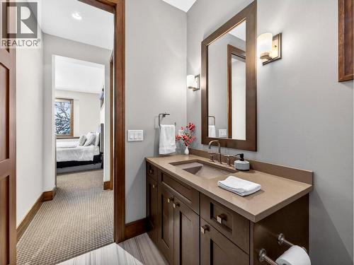 132 Sky Court, Kelowna, BC - Indoor Photo Showing Bathroom