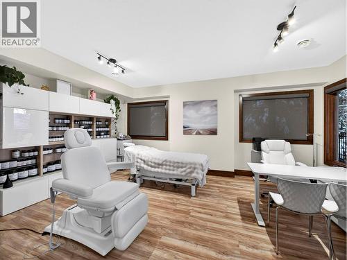 132 Sky Court, Kelowna, BC - Indoor Photo Showing Other Room