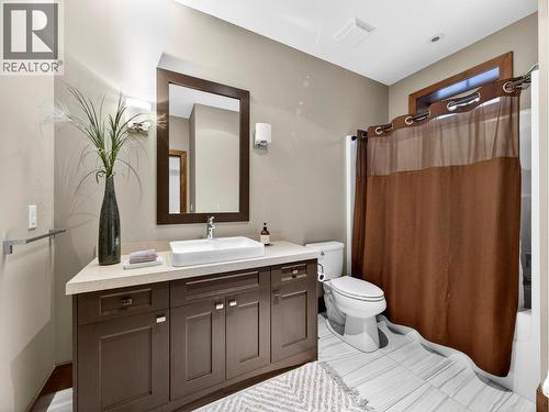 132 Sky Court, Kelowna, BC - Indoor Photo Showing Bathroom