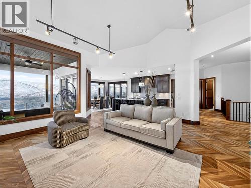132 Sky Court, Kelowna, BC - Indoor Photo Showing Living Room