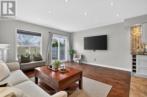77 Monte Carlo Drive, Vaughan, ON - Indoor Photo Showing Living Room