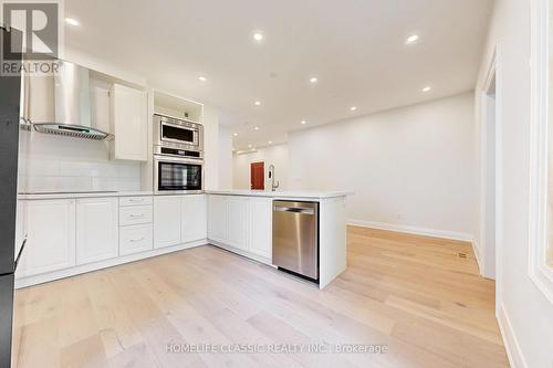 Unit B - 33 Centre Street, Vaughan, ON - Indoor Photo Showing Kitchen With Upgraded Kitchen