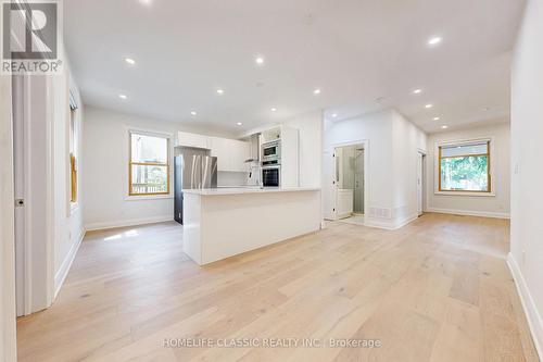 Unit B - 33 Centre Street, Vaughan, ON - Indoor Photo Showing Kitchen
