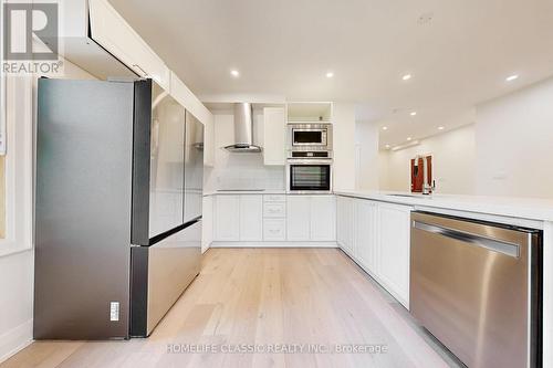 Unit B - 33 Centre Street, Vaughan, ON - Indoor Photo Showing Kitchen With Upgraded Kitchen