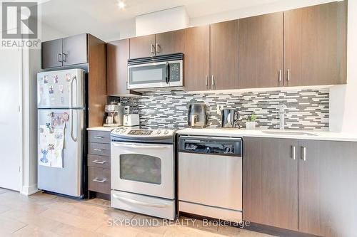 2723 - 165 Legion Road N, Toronto, ON - Indoor Photo Showing Kitchen