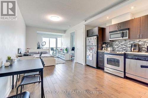 2723 - 165 Legion Road N, Toronto, ON - Indoor Photo Showing Kitchen