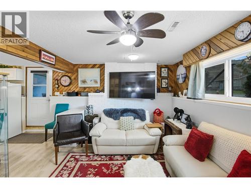 755 Morven Drive, Kamloops, BC - Indoor Photo Showing Living Room