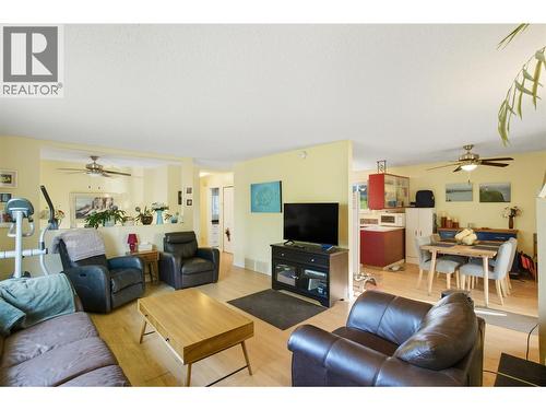 755 Morven Drive, Kamloops, BC - Indoor Photo Showing Living Room
