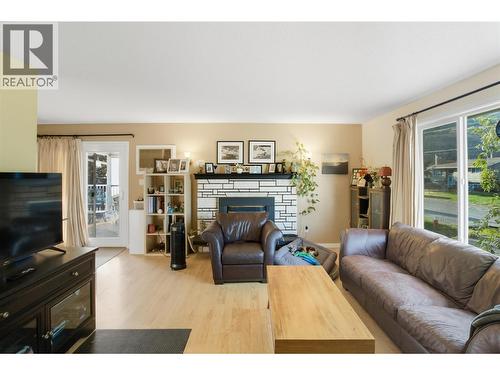 755 Morven Drive, Kamloops, BC - Indoor Photo Showing Living Room With Fireplace