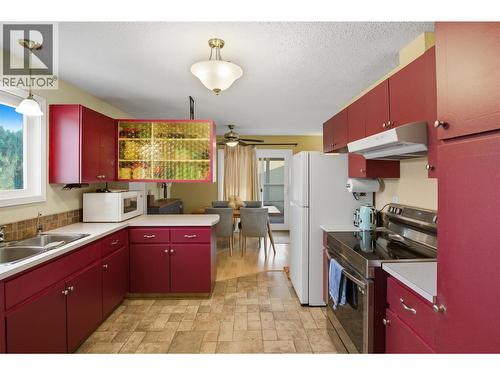 755 Morven Drive, Kamloops, BC - Indoor Photo Showing Kitchen With Double Sink