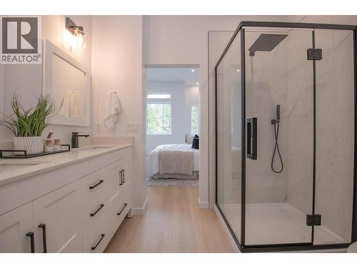 9188 Tronson Road Unit# 1, Vernon, BC - Indoor Photo Showing Bathroom