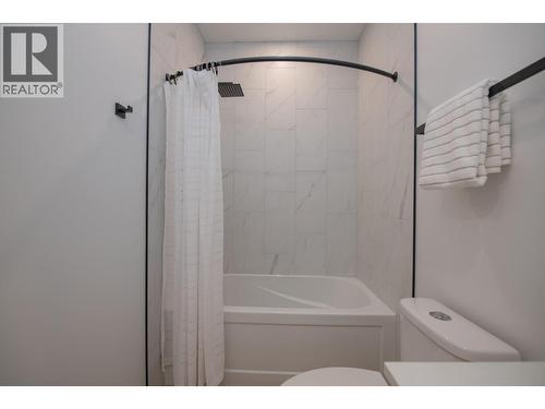 9188 Tronson Road Unit# 1, Vernon, BC - Indoor Photo Showing Bathroom