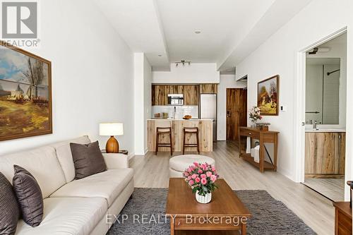 207 - 25 Wellington Street S, Kitchener, ON - Indoor Photo Showing Living Room