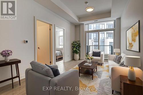 209 - 25 Wellingtont Street S, Kitchener, ON - Indoor Photo Showing Living Room