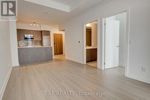 209 - 25 Wellingtont Street S, Kitchener, ON - Indoor Photo Showing Kitchen