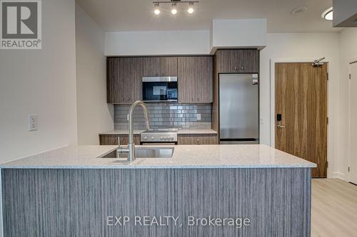 209 - 25 Wellingtont Street S, Kitchener, ON - Indoor Photo Showing Kitchen