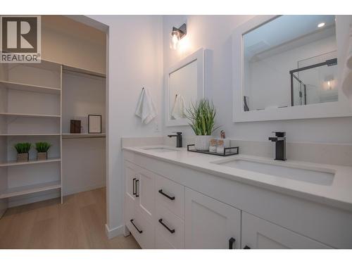 9188 Tronson Road Unit# 5, Vernon, BC - Indoor Photo Showing Bathroom