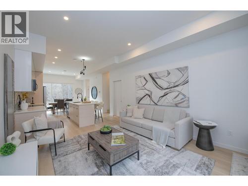 9188 Tronson Road Unit# 5, Vernon, BC - Indoor Photo Showing Living Room